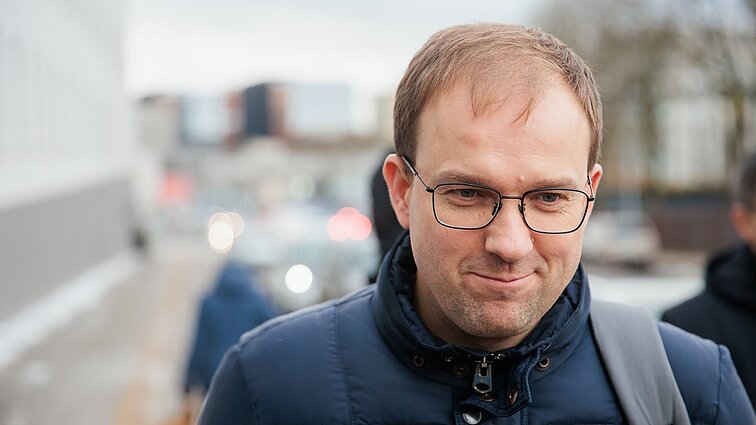 Kalintis Gapšys pastebėtas viešumoje: į laisvę buvo išleistas su apykoje