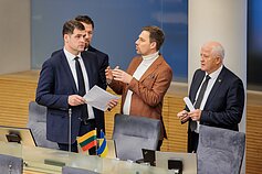 Seime – naujos Vyriausybės programos priėmimas; „Nemuno aušra“