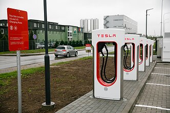 „Tesla Supercharger“ Kaune