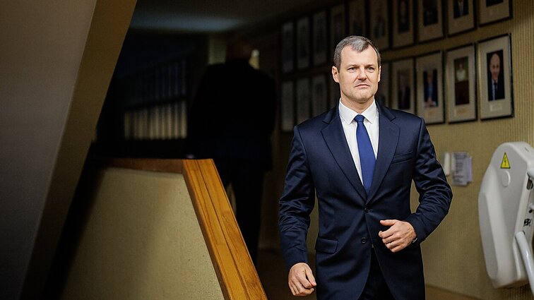 Didindama valstybės skolą, naujoji valdžia keliasdešimt milijonų žada žvyrkeliams