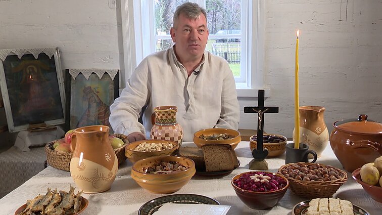 „Svarbiausia – malda ir bendravimas“: neigtos, draustos, bet išlikusios Kūčių tradicijos