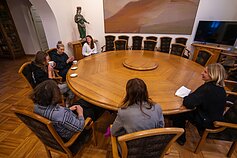 Kornelija Dūdaitė perdavė marškinėlius „Make russia small again“ (liet. „Padaryk rusiją vėl maža“) Lietuvos nacionaliniam muziejui Kornelija Dūdaitė perdavė marškinėlius „Make russia small again“ (liet. „Padaryk rusiją vėl maža“) Lietuvos nacionaliniam muziejui