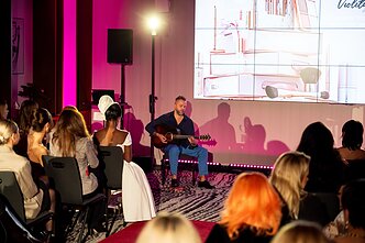 Violetos Repčenkaitės šventinis vakaras moterims