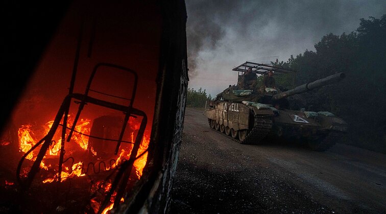 Kallas apie Rusijos ir Ukrainos paliaubas kalbėti neskuba: tam pirmiausia reikia taikos