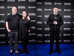 M.A.M.A. nominantų paskelbimo ceremonijos akimirka - muzikos vadybininkai Justas ir Akvilė Čekuoliai bei atlikėjas RPTLE