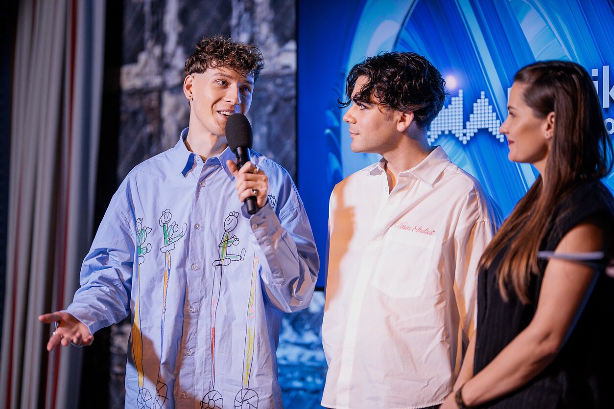 M.A.M.A. nominantų paskelbimo ceremonijos akimirka - Silvester Belt, Rokas Yan ir Jurga