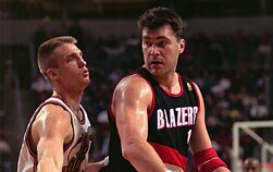 Jimas McIlvaine`as ir Arvydas Sabonis Jimas McIlvaine`as ir Arvydas Sabonis