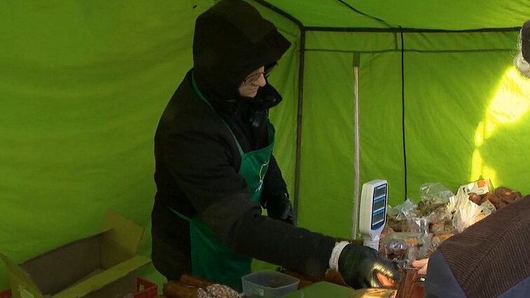 Ūkininkų turgeliuose nutįso eilės: žmonės šventėms perka viską
