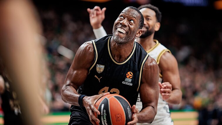 Dunstonas priešininkų komandai švenčių proga dovanoja bloką