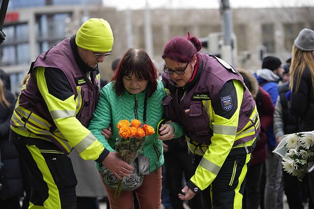 „Kalėdos Magdeburge baigėsi“: miesto gyventojai įvykio vietoje pagerbė žuvusiuosius