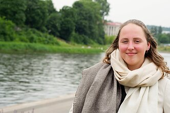 Elīza Paula Graudiņa prie Baltojo tilto Vilniuje. 