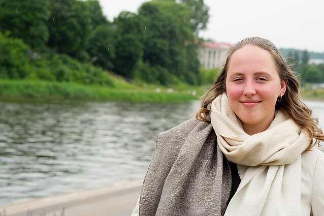 Elīza Paula Graudiņa prie Baltojo tilto Vilniuje. 