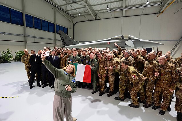 Georgia Meloni visits Italian troops stationed in Šiauliai Georgia Meloni visits Italian troops stationed in Šiauliai