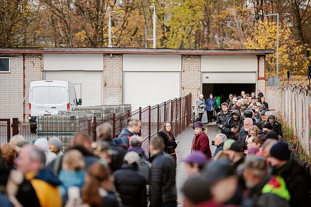 Kalėdos Vilniaus soc. centre: pamaitinti sunkiau besiverčiantys, jiems įteiktos dovanos