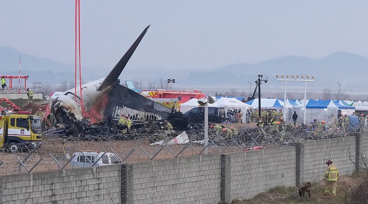 Pietų Korėjai gedint aviakatastrofos aukų, įsakyta tikrint visus šalies „Boeing“ orlaivius