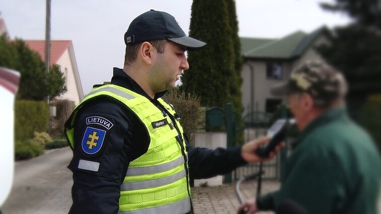 Sklaido mitus apie girtumo nustatymą alkotesteriu: kada laukia baudžiamoji atsakomybė?