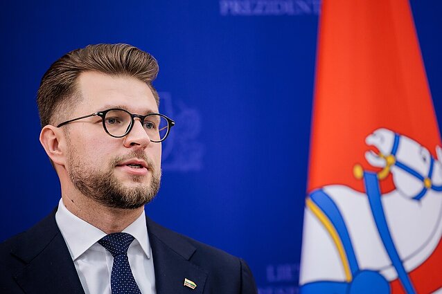 Dienos tema (su vertimu į gestų k.)
