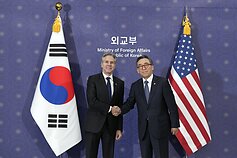 Antony Blinkenas ir Cho Tae-yulu Antony Blinkenas ir Cho Tae-yulu