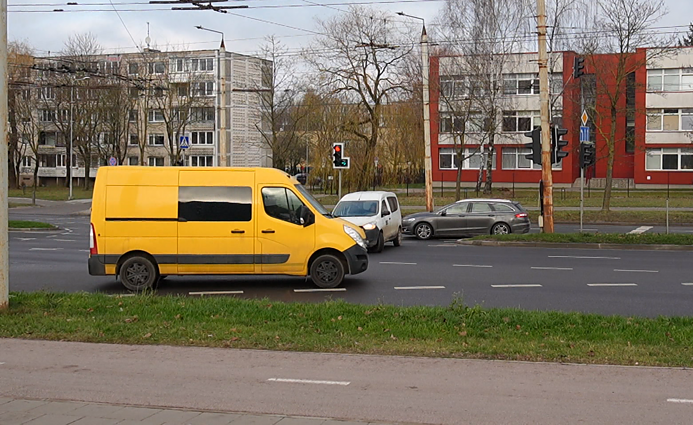 Nežinodami, kas ką praleidžia, kaltina vienas kitą: kaip teisingai apsisukti sankryžose?