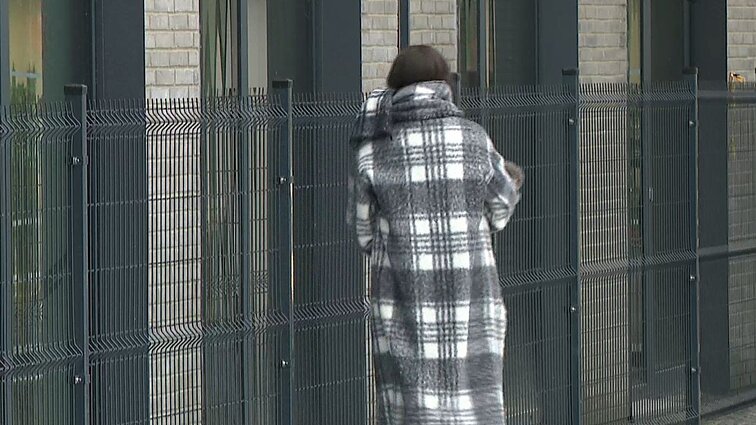 Kauno daugiabučio gyventojai nustebę: šalia namo įrengta įėjimą užverianti tvora