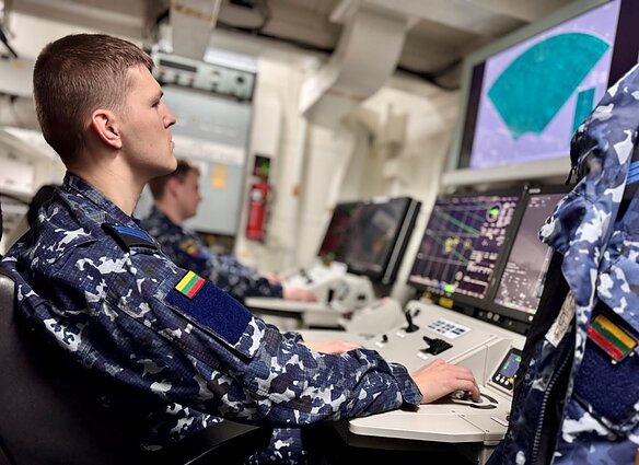 NATO operaciją Baltijos jūroje pradeda Karinių jūrų pajėgų laivai