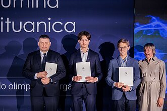 Valdovų rūmuose Vilniuje penktadienį pagerbti medalius tarptautinėse olimpiadose pelnę mokiniai.
