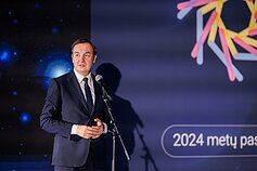 Valdovų rūmuose Vilniuje penktadienį pagerbti medalius tarptautinėse olimpiadose pelnę mokiniai.