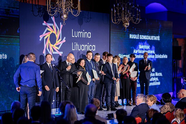 Valdovų rūmuose Vilniuje penktadienį pagerbti medalius tarptautinėse olimpiadose pelnę mokiniai.