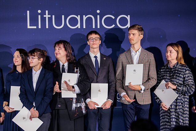 Valdovų rūmuose Vilniuje penktadienį pagerbti medalius tarptautinėse olimpiadose pelnę mokiniai.