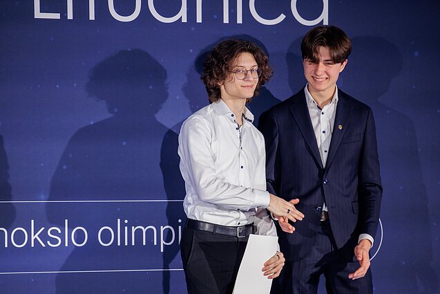 Valdovų rūmuose Vilniuje penktadienį pagerbti medalius tarptautinėse olimpiadose pelnę mokiniai.