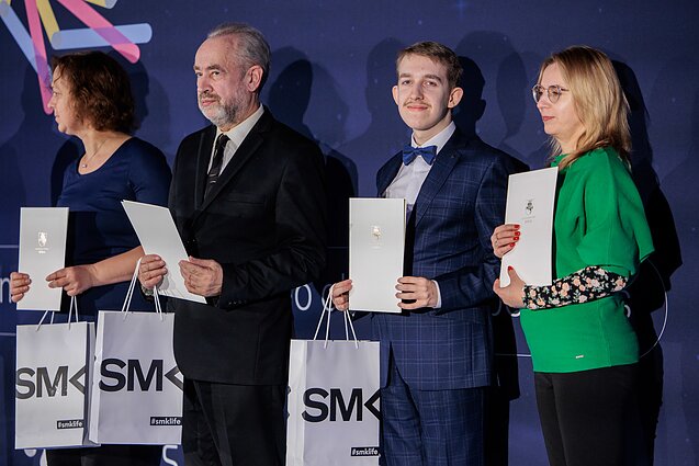 Valdovų rūmuose Vilniuje penktadienį pagerbti medalius tarptautinėse olimpiadose pelnę mokiniai.