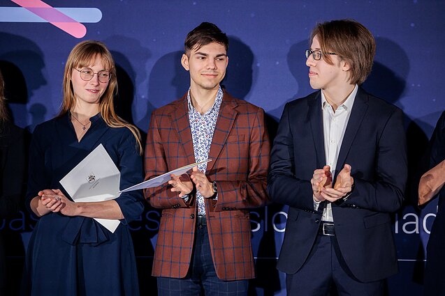 Valdovų rūmuose Vilniuje penktadienį pagerbti medalius tarptautinėse olimpiadose pelnę mokiniai.