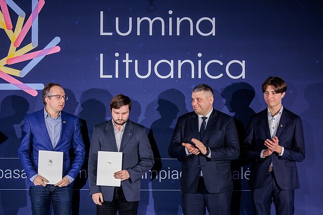 Valdovų rūmuose Vilniuje penktadienį pagerbti medalius tarptautinėse olimpiadose pelnę mokiniai.