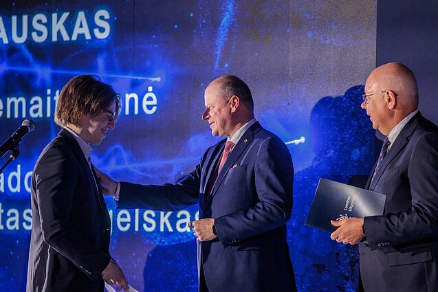 Valdovų rūmuose Vilniuje penktadienį pagerbti medalius tarptautinėse olimpiadose pelnę mokiniai.