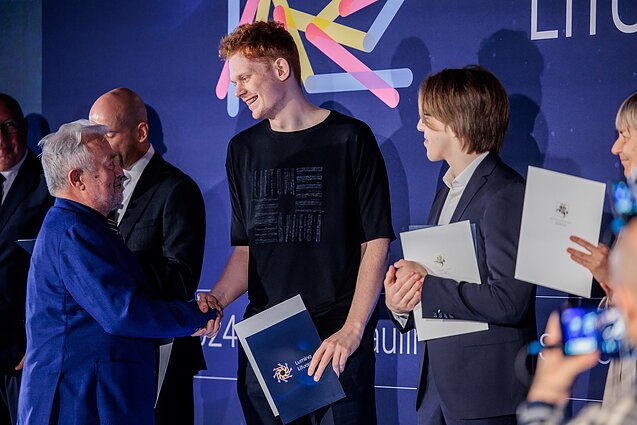 Valdovų rūmuose Vilniuje penktadienį pagerbti medalius tarptautinėse olimpiadose pelnę mokiniai.