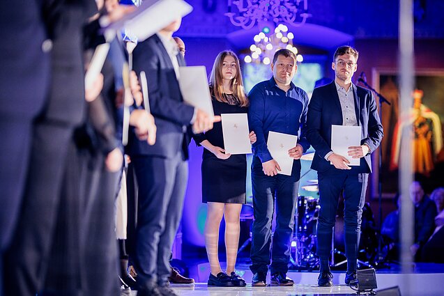 Valdovų rūmuose Vilniuje penktadienį pagerbti medalius tarptautinėse olimpiadose pelnę mokiniai.