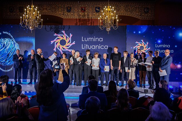 Valdovų rūmuose Vilniuje penktadienį pagerbti medalius tarptautinėse olimpiadose pelnę mokiniai.