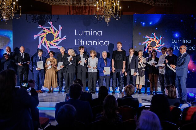 Valdovų rūmuose Vilniuje penktadienį pagerbti medalius tarptautinėse olimpiadose pelnę mokiniai.