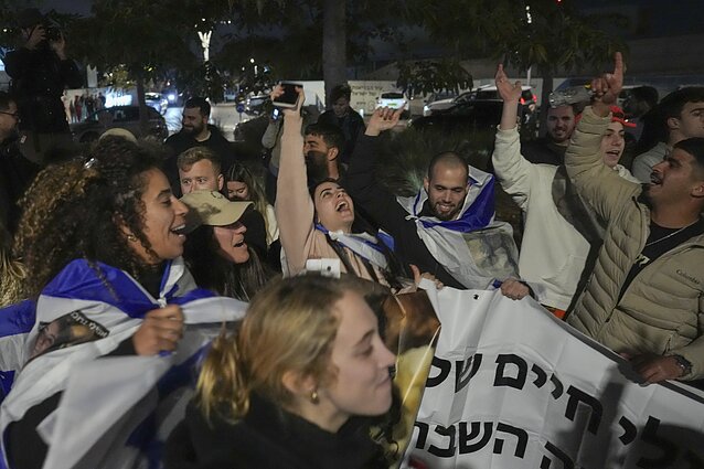 „Hamas“ paleido pirmuosius tris įkaitus