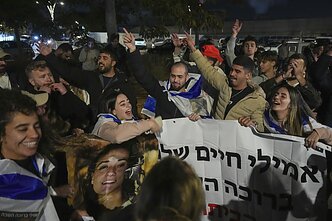 „Hamas“ paleido pirmuosius tris įkaitus