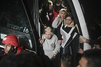 Izraelis paleido pirmuosius 90 įkalintų palestiniečių – dauguma moterys