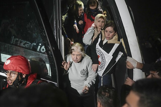 Izraelis paleido pirmuosius 90 įkalintų palestiniečių – dauguma moterys
