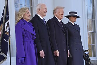 Joe Bidenas, Donaldas Trumpas, Jill Biden ir Melania Trump Joe Bidenas, Donaldas Trumpas, Jill Biden ir Melania Trump