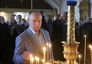 В Путин в церкви в Карелии (2019 г.) В Путин в церкви в Карелии (2019 г.)