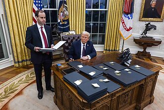Donaldas Trumpas Ovaliajame kabinete Donaldas Trumpas Ovaliajame kabinete