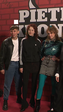 „Pietinia Kronikas“ premjerą: svečiai „įšoko“ į proginius treningiukus