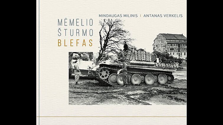 Literatūrinė Ievos Simonaitytės premija šiemet įteikta „Mėmelio šturmo blefas“ autoriams