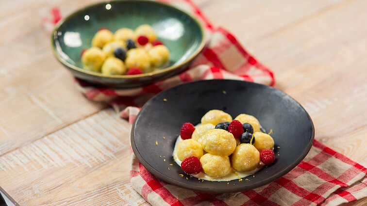 Pasakiško skonio pusryčių idėja: varškėtukai su staigmena viduje