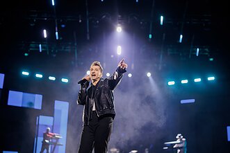 Alanas Chošnau scenoje