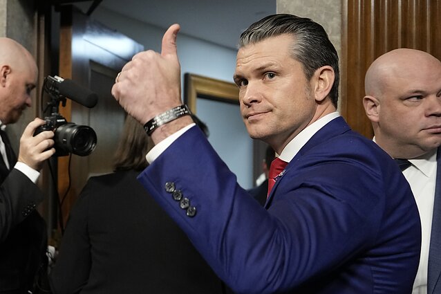 JAV gynybos sekretoriumi per plauką išrinktas skandalingas žinių laidos vedėjas Hegseth`as